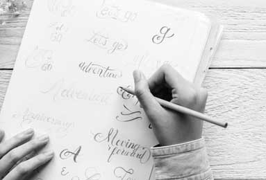 各种玩儿！东契奇坐替补席命中超远三分后又在球员通道前投进三分